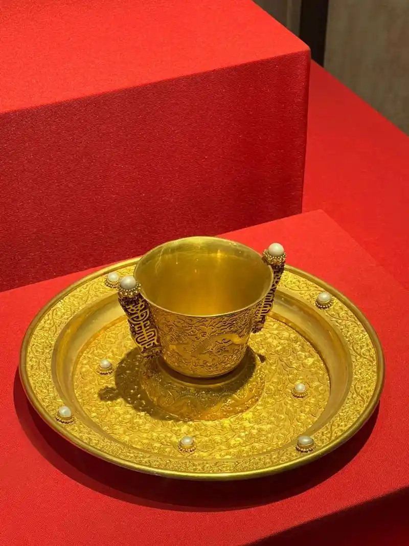 故宫博物院珍宝馆如果在线上没有抢到票的话,可以在现场购买门票的!