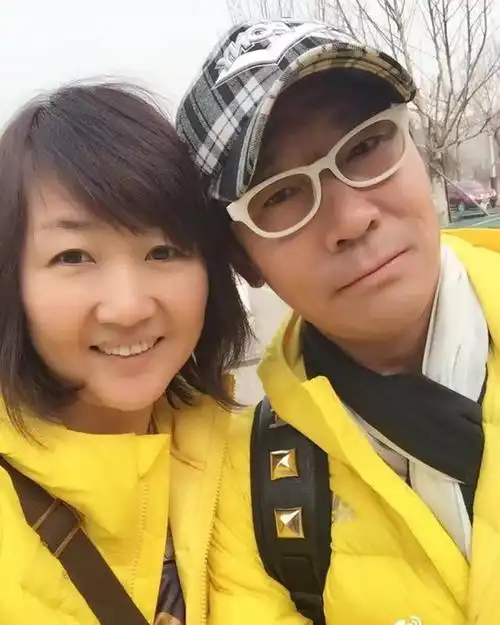 47岁足坛浪子高峰现状与那英所生儿子有来往另一儿子17年未见