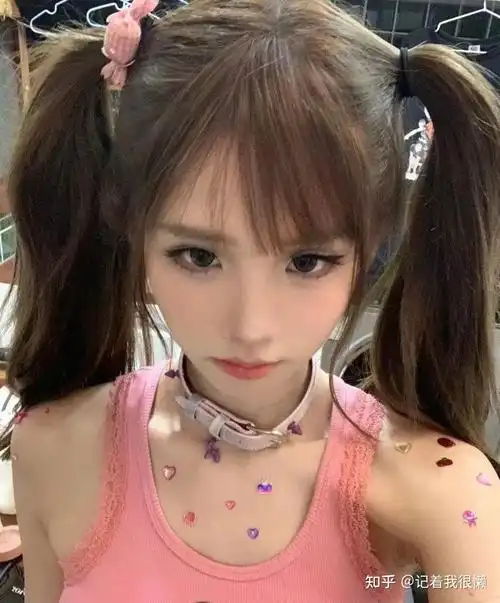 纯欲风女网红"井川里予"二手平台售卖贴身泳衣,标价300,引发网友热议!