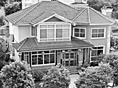 王林位于江西宜春市宜湖路海绎山庄内的别墅(前).