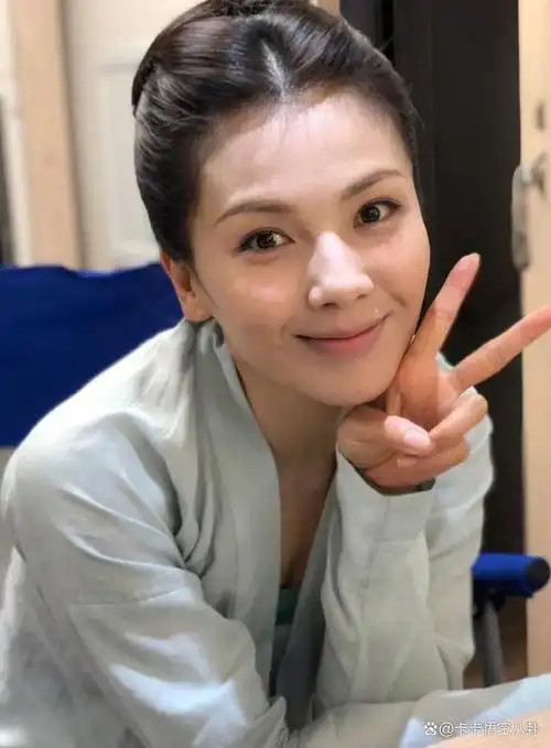 演员刘涛是整容了吗?45岁的她依旧少女,越来越年轻!