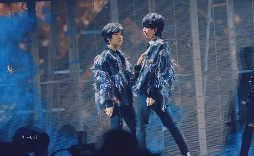 翔霖屋顶会着火 cr 水印 - 堆糖,美图壁纸兴趣社区