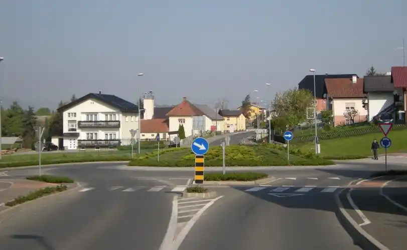 prometni otok - traffic island