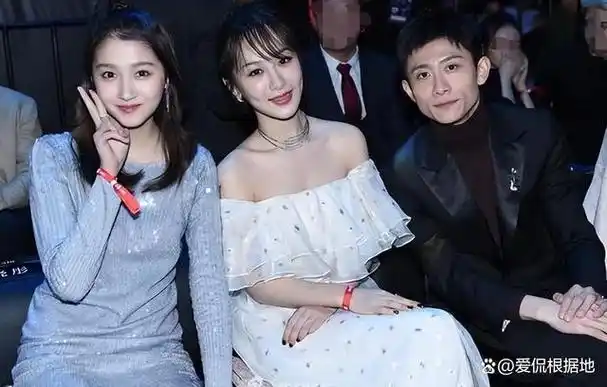 2005年,关晓彤与陈凯歌合作,在演艺圈因在《无极》中饰演"小倾城"一角