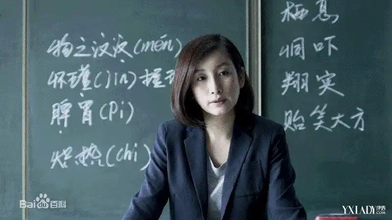 老师竟是自己长子安然的生父……为了配合出身低微的剧情,影片中,苏菲