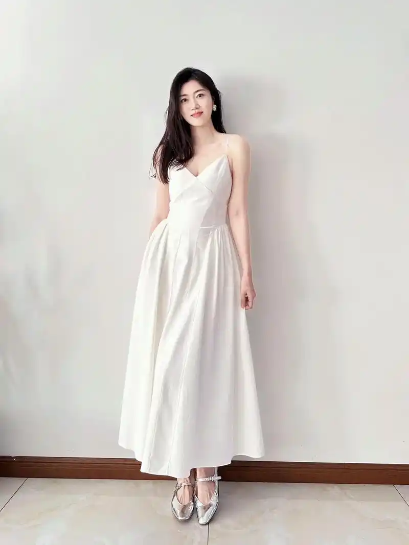 女神氛围感穿搭.白色连衣裙总是让人难以抗拒 单穿很适合夏季  - 抖音