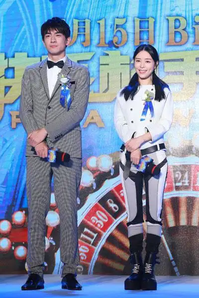 《快枪手》张静初林更新组"污辣cp" 六种姿势喂辣条