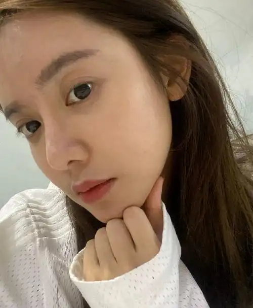 nba最美女主播美娜大胆晒素颜照果然天生丽质男友是富二代