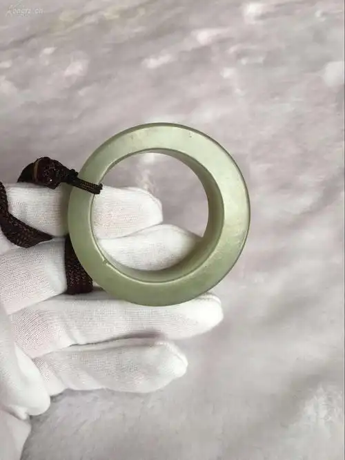 夏天了,这件环形腰珮挂在腰间挺别致漂亮的,不仅可以随手把玩,更显