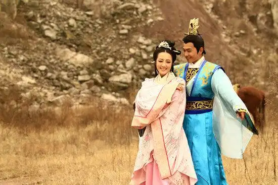 李依晓与杨洋《新洛神》上演姐弟恋