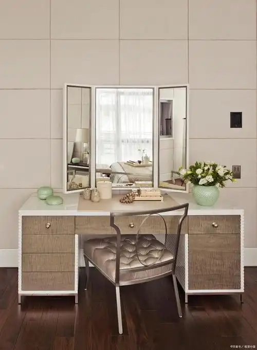 它为我们提供了化妆和准备出门所需的空间,同时也是我们私人空间中的
