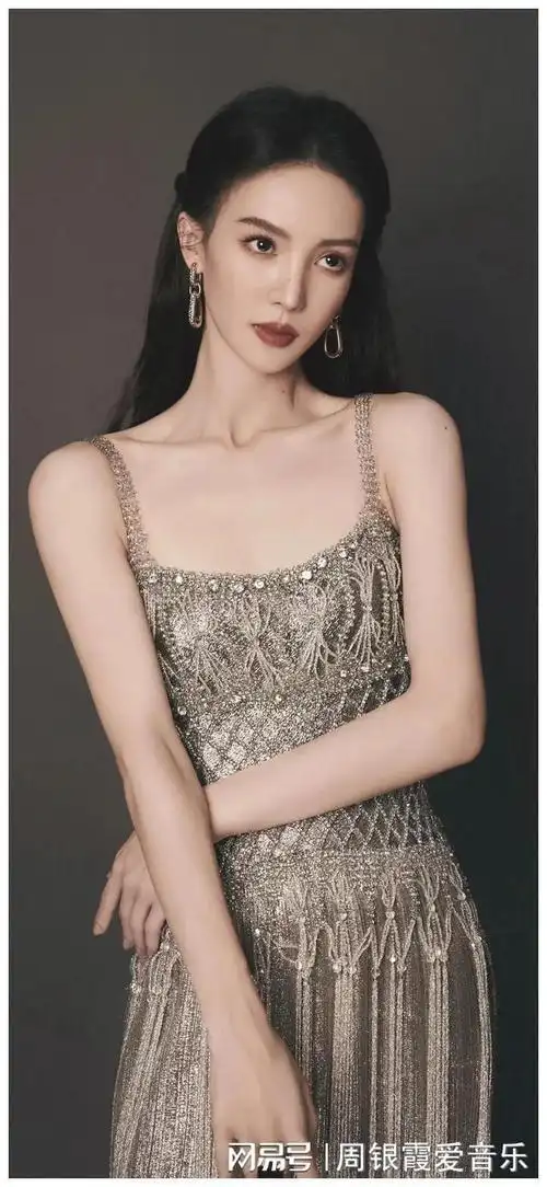 金晨代言新饮料,舞姿迷人,简直美到犯规!