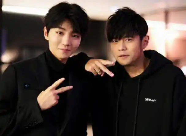 被"双j"接连邀请,24岁的王俊凯,终于证明自己的"江湖地位"|王源