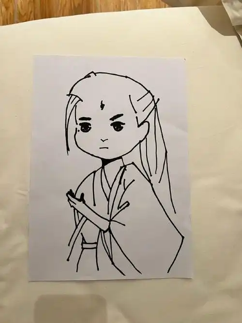 龚俊东方月初简笔画,咱就说俊子的画功,确实还是长得帅一点