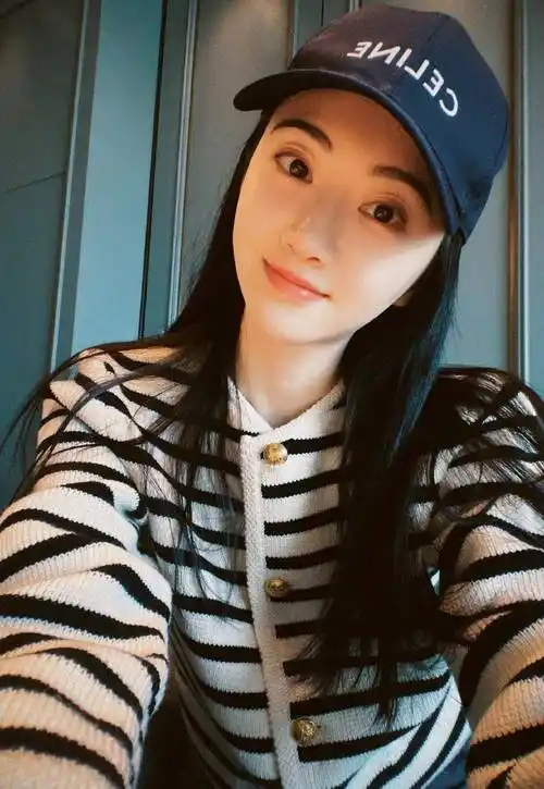 "人间富贵花"景甜素颜清纯,曾自曝整容,如今五官自然流畅_事业_剧中