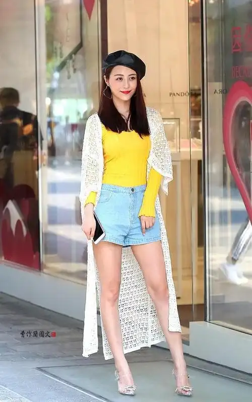 街拍:姿彩万千的凉鞋美女