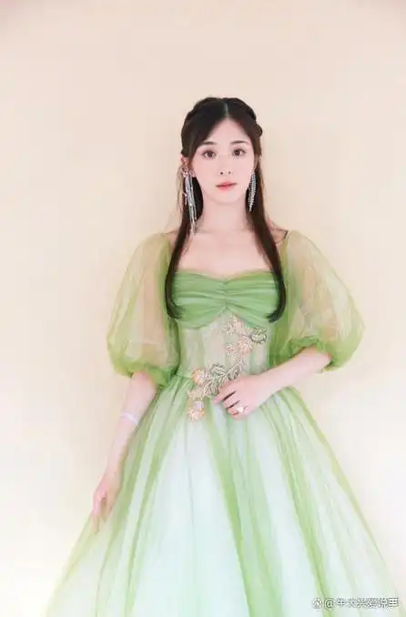 曾被称为"公交车",在事业巅峰期曝光负面新闻,张含韵重新归来