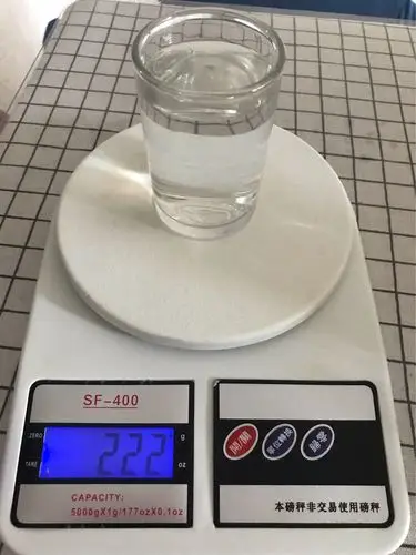 小杯子和100毫升水是222克,说明100毫升水=100克水.