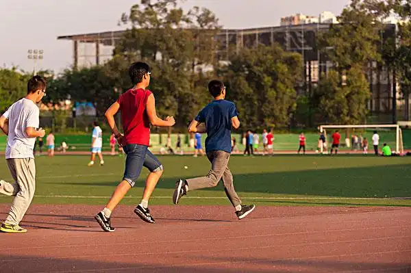 跑步的人图片_图片大全