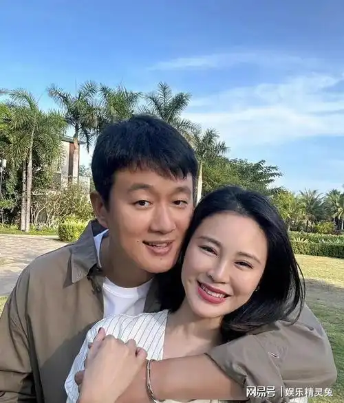 与关悦喝茶爬山看牡丹,两人合影太甜蜜|黄磊|陆毅|赵丽颖|冯绍峰|王菲