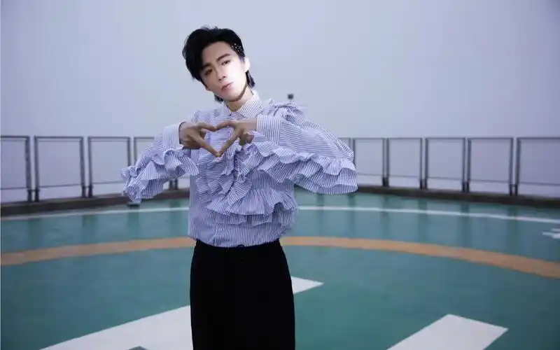 [恋爱频率]刘宇宁帅照斯哈