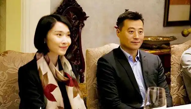 任程伟特意找了一个时间,精心的准备了一顿晚餐,和妻子一番长谈.