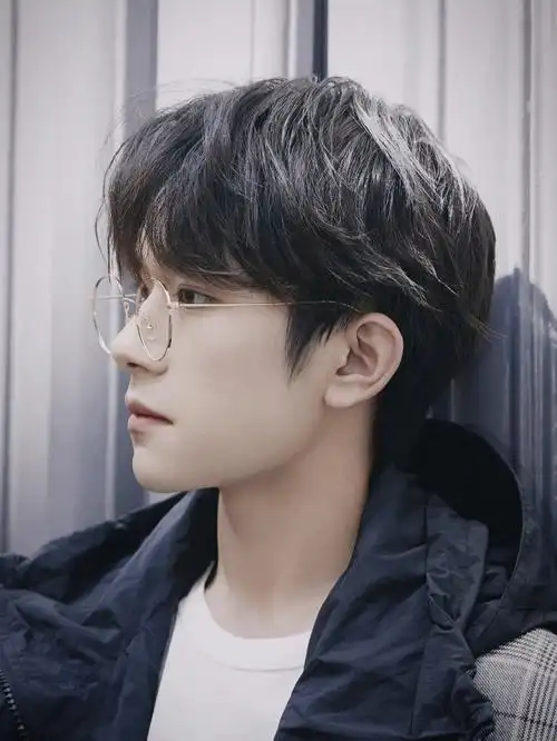 戴眼镜的玺崽太绝了#易烊千玺   #戴眼镜易烊千玺