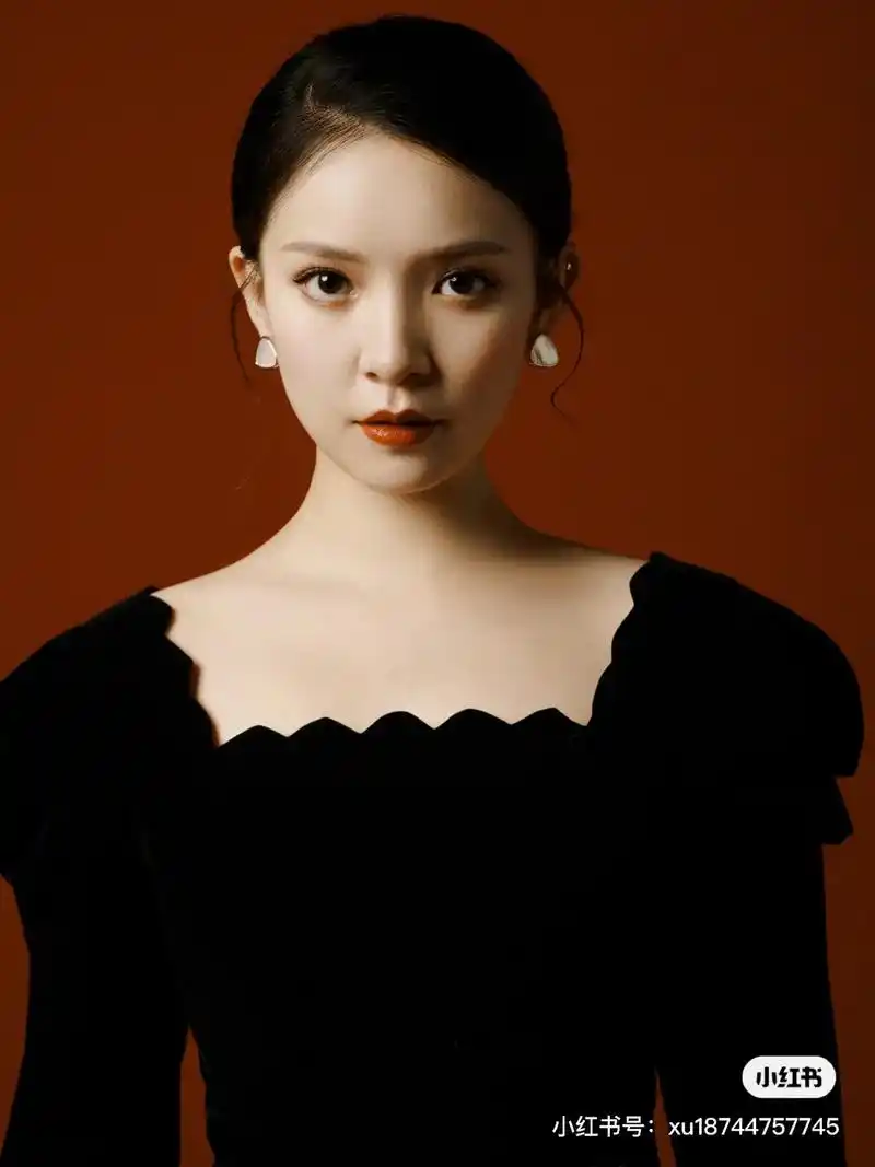 复古红#个人写真 #肖像写真 #摄影约拍 #人像写真 - 抖音