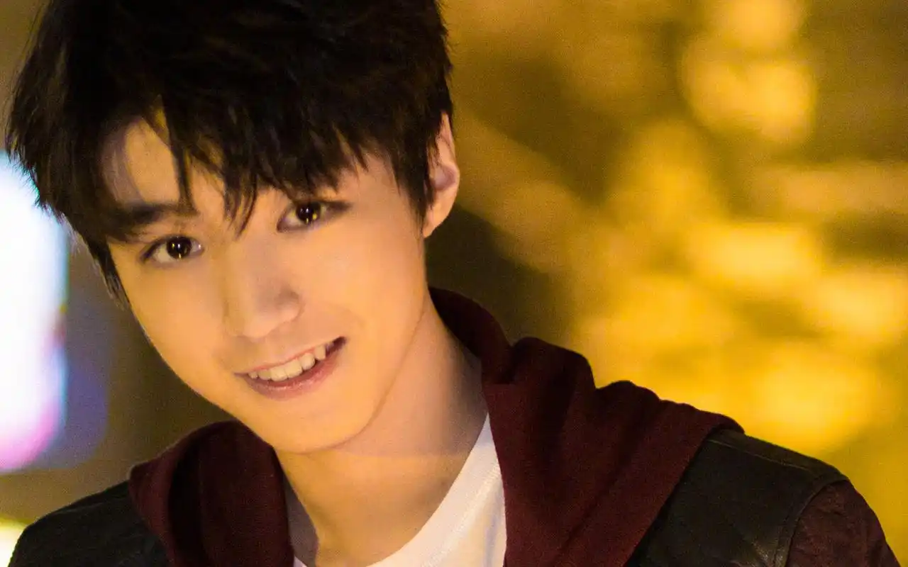 最新王俊凯酷帅壁纸时尚魅力的王俊凯