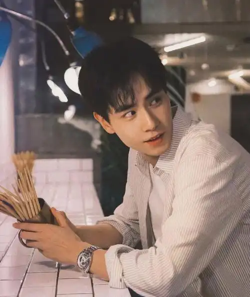 老胡的这组照片太太太帅了#胡一天  #向全世界安利胡一天  #宝藏男孩