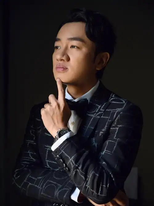 p>王祖蓝,1980年1月9日出生于香港,中国香港男演员,歌手,主持人,香港