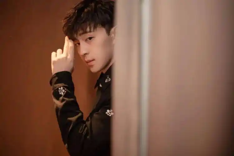 小八卦,邓伦,白冰,张子枫,黄旭熙,肖宇梁曾舜晞