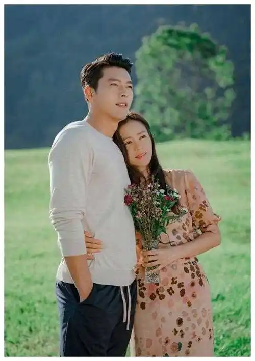 玄彬夫妇最新约会画面曝光,孙艺珍眼里只有丈夫,爱意满泻太甜了