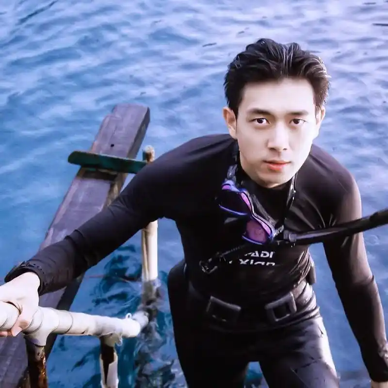 哈喇子可以擦擦了～#李现 #腹肌 #心动 @抖音小助手  - 抖音