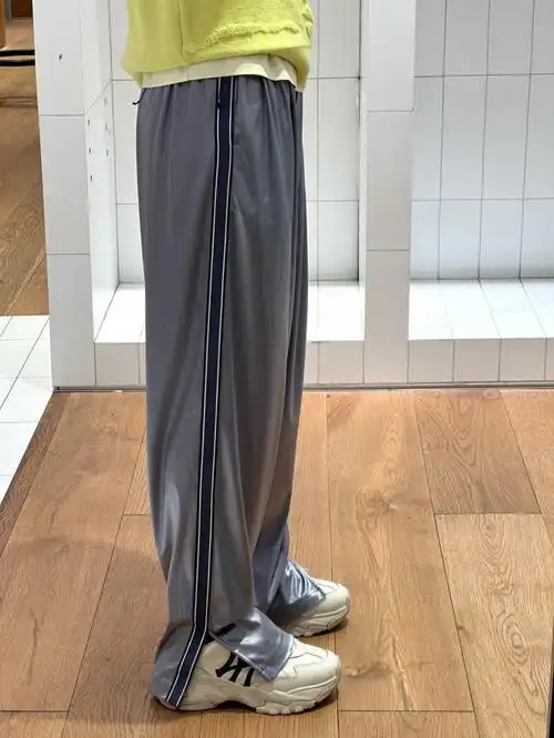 一条bulingbuling的裤子