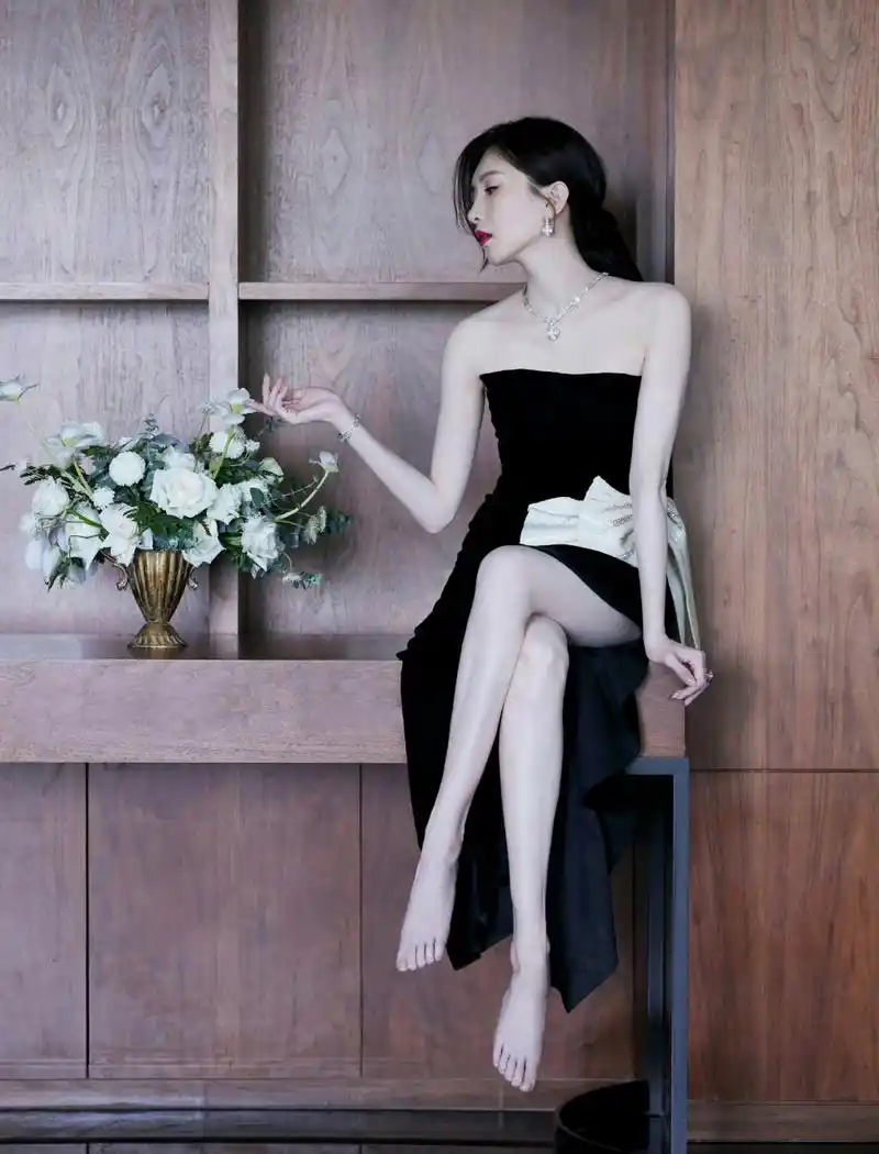 江疏影  光脚丫