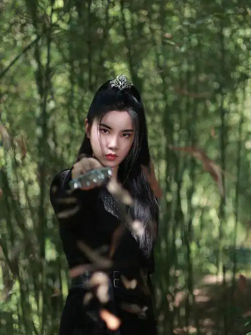 约拍  #古风女侠  #紫竹苑公园  #汉服写真  #汉服妆造  #汉服发型