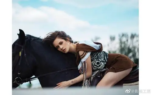 新西兰籍的中国混血女演员,augusta xu-holland,中文名叫徐嘉雯