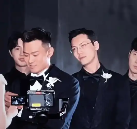 林晋诺婚礼明星齐聚!陈伟霆任伴郎上演"眼镜杀",张馨月好惊艳