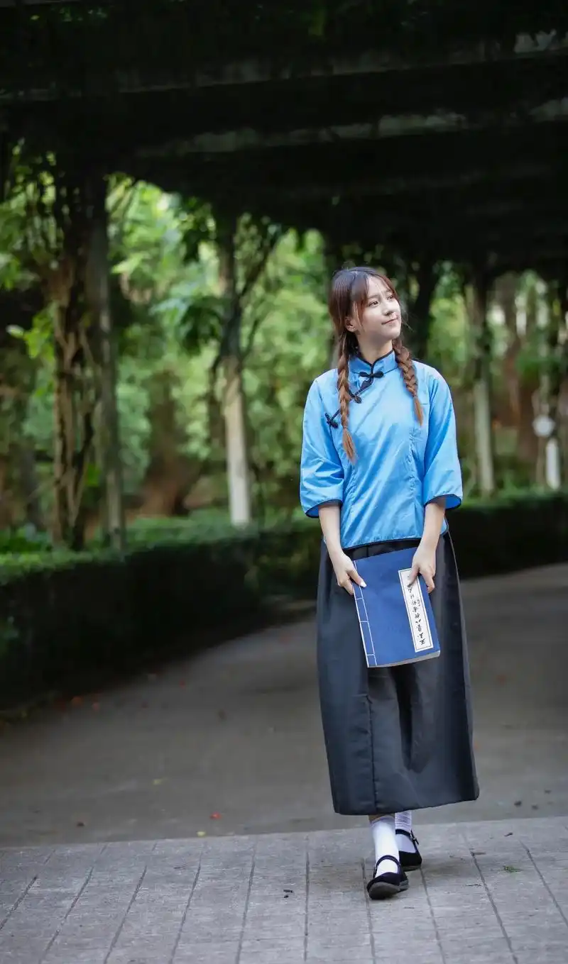 《民国学生装》#清纯甜美 #校园风 #阳光女孩 #民国风 # - 抖音