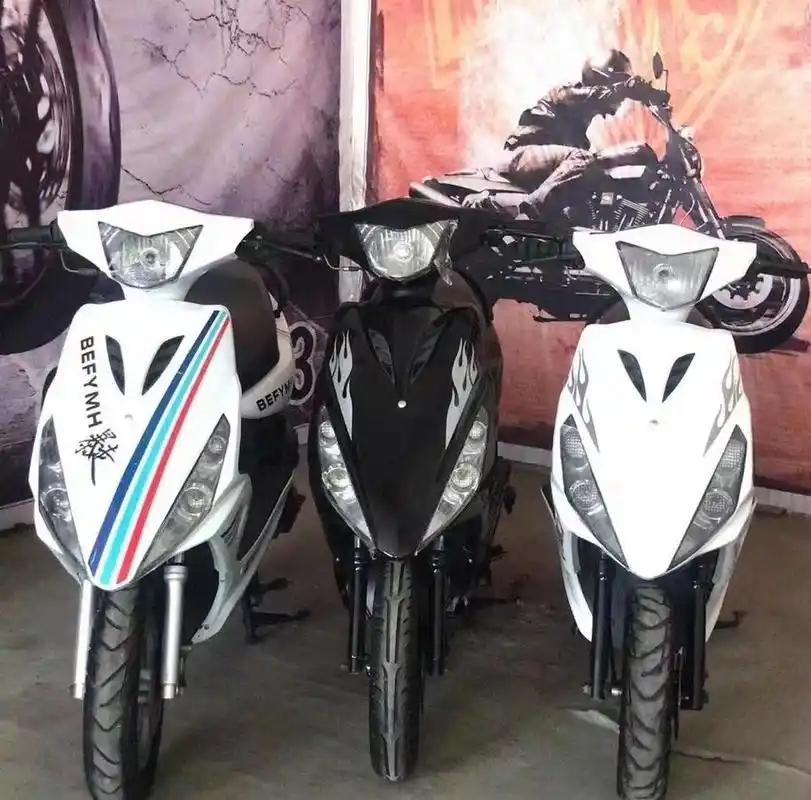 鬼火摩托车 二手鬼火摩托车爆改踏板白幽灵暴走125cc燃油男女代步省油