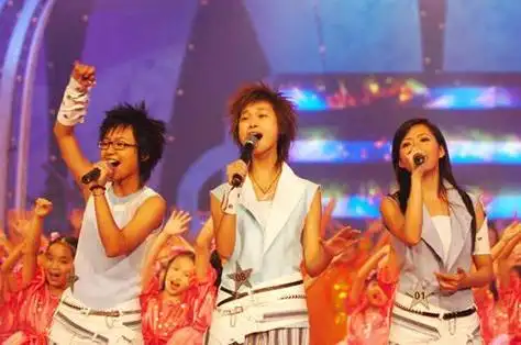 据2004年第一届《超级女声》的举行已经12年了,要不是手机新闻的推送