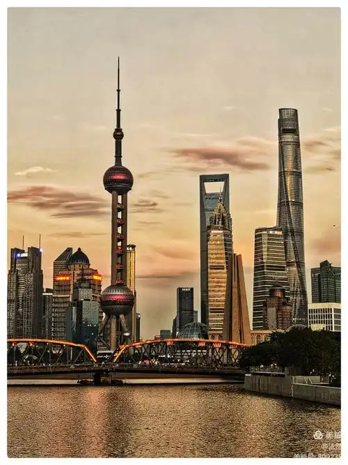 绚丽多姿的上海黄浦江滨景色一览