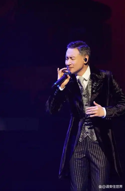 张学友演唱会:60岁巅峰状态下展现劈腿绝活,无需提词器