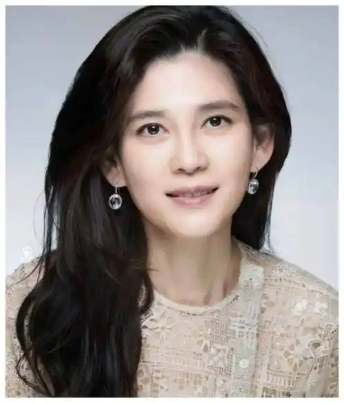 惊喜偶遇!三星公主李富真迷人风采,完全没有架子_事业_家族_婚姻