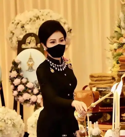 泰国百年来的第一位贵妃,诗妮娜已经消失大半年了,她去了哪里?
