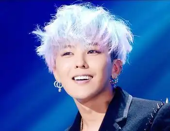 权志龙中分蓝色头发头像