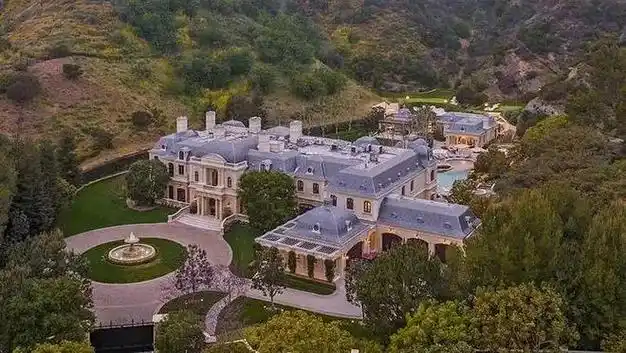 娶娇妻买海外豪宅的内地首富