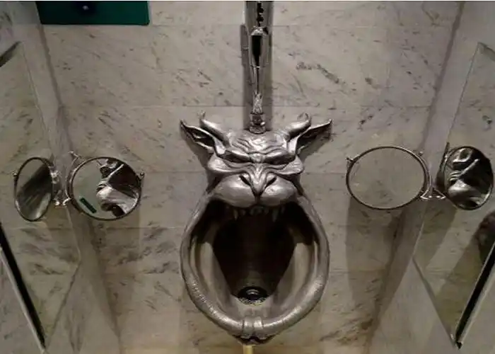 这7张奇葩的厕所照,有些让你看完后都不会再想进去