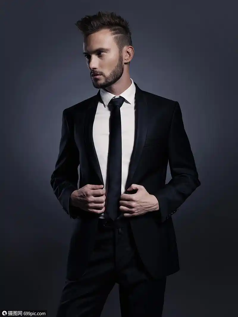 穿着优雅黑色西装的英俊时尚男人的肖像单的领导